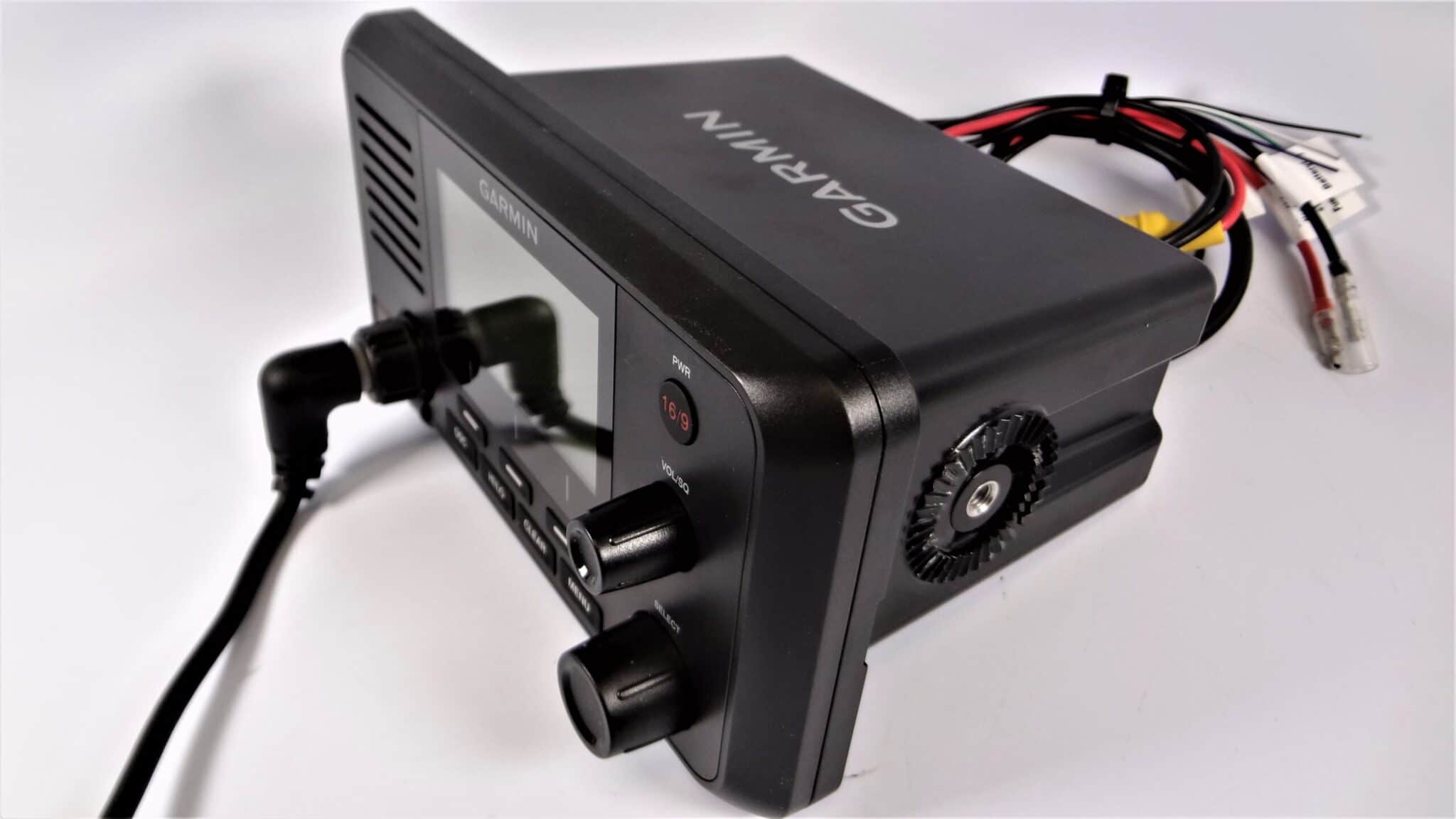 Garmin VHF 215 AIS tích hợp AIS receiver và DSC
