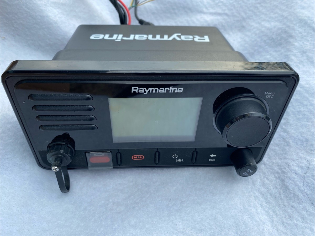 Raymarine RAY63 hỗ trợ DSC Class D và NMEA2000