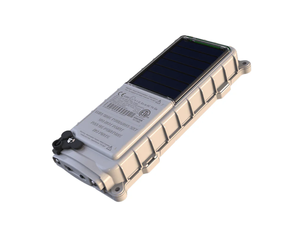 SmartOne Solar Satellite Tracker – Thiết Bị Định Vị Tài Sản Qua Vệ Tinh SmartOne Solar Satellite Tracker là thiết bị định vị và theo dõi tài sản qua vệ tinh dành cho doanh nghiệp cần quản lý container, rơ moóc, máy móc công trình, thiết bị khai thác, phương tiện vận tải và các tài sản hoạt động tại khu vực ngoài vùng phủ sóng di động. Sản phẩm sử dụng GPS để xác định vị trí và truyền dữ liệu qua mạng vệ tinh Globalstar. Nhờ tấm pin mặt trời tích hợp, pin NiMH sạc lại và thiết kế công nghiệp bền bỉ, SmartOne Solar phù hợp với các hệ thống giám sát tài sản cần vận hành dài hạn, ít bảo trì và không phụ thuộc hoàn toàn vào hạ tầng viễn thông mặt đất. Thiết bị hỗ trợ nhiều chế độ báo cáo vị trí, cảnh báo chuyển động, geofencing, chế độ hỗ trợ truy tìm tài sản và khả năng tiếp nhận dữ liệu từ cảm biến bên ngoài. Đây là giải pháp phù hợp cho logistics, xây dựng, dầu khí, khai thác mỏ, nông nghiệp, hàng hải và nhiều lĩnh vực công nghiệp khác. 
    <div class="youtube-lazy" data-id="eCDwvwCsfWw">
        <img
            src="https://img.youtube.com/vi/eCDwvwCsfWw/maxresdefault.jpg"
            onerror="this.src='https://img.youtube.com/vi/eCDwvwCsfWw/hqdefault.jpg'"
            alt="Video YouTube"
            loading="lazy"
        />
        <div class="play-button"></div>
    </div> Thông số kỹ thuật SmartOne Solar Satellite Tracker Thông số Chi tiết Tên sản phẩm SmartOne Solar Satellite Tracker Loại thiết bị Thiết bị định vị và theo dõi tài sản qua vệ tinh Công nghệ định vị GPS Mạng truyền dữ liệu Mạng vệ tinh LEO Globalstar Nguồn năng lượng Tấm pin mặt trời tích hợp Loại pin Pin NiMH sạc lại, tích hợp bên trong Thời gian sử dụng Lên đến 10 năm trong điều kiện phù hợp Nguồn điện ngoài 10–48V DC Kích thước 8,26 × 17,78 × 2,86 cm Trọng lượng thiết bị Khoảng 385 g Nhiệt độ hoạt động Từ -40°C đến 65°C Chuẩn bảo vệ IP68/69K Kết nối cấu hình Bluetooth hoặc cáp cấu hình Ngõ vào cảm biến Hai ngõ vào dry contact hoặc wetted-voltage Chế độ báo cáo Theo thời gian, chuyển động, đứng yên, geofencing và cảnh báo Chứng nhận nổi bật ATEX, IECEx, HERO, MIL-STD-810G và các chứng nhận theo thị trường Theo tài liệu kỹ thuật của Globalstar, thiết bị có kích thước 8,26 × 17,78 × 2,86 cm, trọng lượng khoảng 385 g, hoạt động trong khoảng nhiệt độ từ -40°C đến 65°C và sử dụng pin NiMH sạc lại không thể tự thay thế. Thiết bị đạt chuẩn IP68/69K và được kiểm tra theo MIL-STD-810G đối với các điều kiện như rung, độ ẩm, sương muối, va đập và ngâm nước. SmartOne Solar Satellite Tracker là gì? SmartOne Solar Satellite Tracker là thiết bị IoT công nghiệp dùng để thu thập và gửi dữ liệu vị trí của tài sản. Thiết bị có thể gắn cố định lên phương tiện, container, máy móc hoặc các tài sản có giá trị cao cần được quản lý từ xa. Khác với thiết bị định vị chỉ sử dụng mạng di động, SmartOne Solar truyền dữ liệu qua mạng vệ tinh Globalstar. Nhờ đó, doanh nghiệp có thể tiếp tục nhận dữ liệu từ những khu vực không có hoặc có tín hiệu di động không ổn định, tùy thuộc vào vùng phủ sóng vệ tinh và điều kiện lắp đặt thực tế. Sản phẩm không phải điện thoại vệ tinh và không được thiết kế để gọi thoại. Vai trò chính của thiết bị là gửi dữ liệu vị trí, chuyển động, trạng thái đầu vào và các cảnh báo đã được cấu hình về nền tảng quản lý. Dữ liệu được gửi theo chu kỳ hoặc theo sự kiện thay vì truyền liên tục từng giây. Vì vậy, cách mô tả phù hợp là theo dõi theo chu kỳ cấu hình hoặc gần thời gian thực, không nên cam kết định vị thời gian thực liên tục như một số hệ thống sử dụng mạng di động. SmartOne Solar phù hợp để theo dõi tài sản nào? SmartOne Solar Satellite Tracker phù hợp với các tài sản có giá trị cao, thường xuyên di chuyển hoặc được đặt tại khu vực khó tiếp cận. Container và rơ moóc Thiết bị có thể được sử dụng để theo dõi vị trí container, rơ moóc và các phương tiện vận chuyển hàng hóa. Người quản lý có thể cấu hình lịch gửi vị trí phù hợp với hành trình và nhu cầu giám sát. Khi tài sản di chuyển ra khỏi phạm vi đã thiết lập, hệ thống có thể tạo cảnh báo dựa trên cấu hình geofencing. Máy móc và thiết bị công trình SmartOne Solar phù hợp với máy xúc, máy phát điện, thiết bị nâng hạ, máy nén khí và các loại máy móc công trình khác. Thiết bị giúp doanh nghiệp xác định vị trí, theo dõi tình trạng di chuyển và hỗ trợ quản lý tài sản được cho thuê hoặc phân bổ tại nhiều công trường. Thiết bị khai thác mỏ và dầu khí Mỏ, khu vực thăm dò và các cơ sở dầu khí thường nằm xa mạng viễn thông mặt đất. Thiết bị theo dõi qua vệ tinh giúp doanh nghiệp giảm phụ thuộc vào sóng di động khi quản lý tài sản tại những khu vực này. SmartOne Solar còn có chứng nhận an toàn nội tại phù hợp với một số môi trường nguy hiểm. Tuy nhiên, doanh nghiệp cần kiểm tra đầy đủ yêu cầu kỹ thuật và chứng nhận áp dụng cho từng vị trí triển khai. Tài sản nông nghiệp Thiết bị có thể lắp trên máy kéo, bồn chứa, máy bơm, thiết bị tưới và các tài sản được bố trí trên diện tích rộng. Tấm pin mặt trời tích hợp giúp giảm nhu cầu thay pin định kỳ, đặc biệt hữu ích với tài sản nằm xa khu vực vận hành chính. Tài sản hàng hải SmartOne Solar có thể được sử dụng để theo dõi tàu, sà lan, container, thiết bị nổi và các tài sản hàng hải phù hợp. Globalstar liệt kê vận tải, dầu khí, xây dựng, an ninh, hàng hải, khai thác mỏ, lâm nghiệp và thủy sản trong nhóm ứng dụng tiềm năng của sản phẩm. Ưu điểm nổi bật của SmartOne Solar Satellite Tracker Hoạt động ngoài vùng phủ sóng di động SmartOne Solar truyền dữ liệu qua mạng vệ tinh LEO của Globalstar. Đây là lợi thế quan trọng khi tài sản hoạt động tại công trường vùng xa, khu khai thác, ngoài khơi hoặc những tuyến vận chuyển có tín hiệu di động không ổn định. Hiệu quả truyền dữ liệu còn phụ thuộc vào vùng phủ sóng, địa hình, vật cản và tầm nhìn của thiết bị lên bầu trời. Tích hợp tấm pin năng lượng mặt trời Tấm pin mặt trời có nhiệm vụ bổ sung năng lượng cho bộ pin NiMH tích hợp. Trong điều kiện lắp đặt và cấu hình phù hợp, sản phẩm có thể đạt thời gian sử dụng lên đến 10 năm với nhu cầu bảo trì thấp. Khả năng này đặc biệt hữu ích khi doanh nghiệp triển khai số lượng lớn thiết bị trên những tài sản khó tiếp cận. Không cần anten hoặc nguồn ngoài khi lắp đặt cơ bản Thiết bị có thể được lắp mà không cần anten ngoài, dây nguồn ngoài hoặc hệ thống dây dẫn phức tạp trong cấu hình hoạt động bằng năng lượng mặt trời. Điều này giúp rút ngắn thời gian triển khai và hạn chế việc can thiệp vào hệ thống điện của tài sản. Hỗ trợ nhiều chế độ báo cáo SmartOne Solar cung cấp nhiều tùy chọn báo cáo, bao gồm: Báo cáo vị trí GPS theo bốn chế độ. Báo cáo khi tài sản đứng yên hoặc đang di chuyển. Lịch báo cáo theo khoảng thời gian. Tối đa 12 thời điểm đánh thức được lập trình. Lịch báo cáo thay thế khi có chuyển động hoặc cảnh báo. Chế độ giảm số lượng bản tin khi tài sản không di chuyển. Chế độ hỗ trợ truy tìm khi tài sản bị dịch chuyển. Dữ liệu tốc độ và hướng di chuyển. Cảnh báo pin yếu và thông báo chẩn đoán. Các chế độ này giúp doanh nghiệp cân bằng giữa mức độ chi tiết của dữ liệu, thời lượng pin và chi phí dịch vụ vệ tinh. Hỗ trợ geofencing Geofencing cho phép thiết lập một phạm vi địa lý xung quanh vị trí hoặc khu vực hoạt động của tài sản. Khi thiết bị phát hiện tài sản đã di chuyển vượt quá khoảng cách được cấu hình, dữ liệu cảnh báo có thể được gửi về nền tảng quản lý. Tính năng này phù hợp với container, rơ moóc, máy móc cho thuê và tài sản chỉ được phép hoạt động trong một khu vực nhất định. Tích hợp cảm biến chuyển động SmartOne Solar được trang bị cảm biến gia tốc để nhận biết trạng thái bắt đầu hoặc kết thúc chuyển động. Doanh nghiệp có thể thiết lập chu kỳ báo cáo dày hơn khi tài sản đang di chuyển và giảm tần suất khi tài sản đứng yên. Cách cấu hình này giúp tối ưu lượng dữ liệu truyền qua vệ tinh. Kết nối được với cảm biến bên ngoài Thiết bị có hai ngõ vào dry contact hoặc wetted-voltage. Các ngõ vào có thể được dùng để theo dõi: Trạng thái đóng hoặc mở. Thời gian hoạt động của động cơ. Mức bồn chứa. Trạng thái thiết bị. Tín hiệu cảnh báo. Dữ liệu từ cảm biến được tích hợp phù hợp. SmartOne Solar cũng hỗ trợ giao tiếp nối tiếp TTL để kết nối với một số loại cảm biến thụ động hoặc cảm biến thông minh. Cấu hình bằng Bluetooth Giao diện Bluetooth hỗ trợ cấu hình thiết bị và cập nhật firmware. Nhân viên kỹ thuật có thể thiết lập thông số trước khi lắp đặt hoặc thực hiện điều chỉnh khi bảo trì. Tùy phương án triển khai, việc cấu hình cũng có thể được thực hiện bằng máy tính và cáp chuyên dụng. Ứng dụng SmartOne Solar trong logistics Trong logistics, doanh nghiệp thường phải quản lý nhiều container và rơ moóc di chuyển qua các khu vực khác nhau. Nếu chỉ sử dụng thiết bị định vị bằng mạng di động, dữ liệu có thể bị gián đoạn khi tài sản đi qua vùng không có sóng. SmartOne Solar giúp ghi nhận và gửi vị trí theo lịch đã cấu hình thông qua mạng vệ tinh. Người quản lý có thể sử dụng dữ liệu này để: Kiểm tra vị trí gần nhất của tài sản. Theo dõi thời gian tài sản đứng yên hoặc di chuyển. Phát hiện tài sản rời khỏi khu vực quy định. Hỗ trợ kiểm soát container và thiết bị cho thuê. Giảm thời gian tìm kiếm tài sản. Lập kế hoạch điều phối phương tiện hiệu quả hơn. Thiết bị không thay thế toàn bộ phần mềm quản lý logistics. SmartOne Solar đóng vai trò là thiết bị đầu cuối thu thập và gửi dữ liệu về nền tảng được doanh nghiệp lựa chọn. Ứng dụng trong xây dựng và khai thác Máy móc xây dựng và khai thác thường có giá trị cao, được phân bổ tại nhiều địa điểm và có thể không hoạt động liên tục. Doanh nghiệp cần biết thiết bị đang ở đâu, có bị di chuyển hay không và thời điểm bắt đầu hoạt động. Khi kết hợp SmartOne Solar với cảm biến hoặc tín hiệu đầu vào phù hợp, doanh nghiệp có thể theo dõi vị trí và một số trạng thái vận hành cơ bản. Nguồn năng lượng mặt trời giúp hạn chế việc tháo thiết bị để sạc hoặc thay pin thường xuyên. Đây là lợi thế đối với máy móc nằm tại khu vực khó tiếp cận. Độ bền và khả năng hoạt động ngoài trời SmartOne Solar được thiết kế cho các ứng dụng công nghiệp và môi trường ngoài trời. Sản phẩm đạt chuẩn IP68/69K, hỗ trợ bảo vệ thiết bị trước bụi, nước và điều kiện vệ sinh bằng tia nước áp lực cao theo phạm vi của tiêu chuẩn. Thiết bị cũng được kiểm tra theo MIL-STD-810G đối với nhiều điều kiện như: Rung động. Độ ẩm. Sương muối. Va đập. Ngâm nước. Môi trường có tính axit. Mặc dù có độ bền cao, người dùng vẫn cần lắp thiết bị đúng kỹ thuật, tránh vị trí dễ va chạm trực tiếp và kiểm tra định kỳ các điểm cố định. Lưu ý khi lắp đặt SmartOne Solar Satellite Tracker Bảo đảm tầm nhìn lên bầu trời Thiết bị cần nhận tín hiệu GPS và truyền dữ liệu lên vệ tinh. Vì vậy, SmartOne Solar nên được lắp tại vị trí có tầm nhìn thông thoáng lên bầu trời. Không nên lắp thiết bị bên trong thùng kim loại kín, dưới lớp kim loại dày hoặc tại vị trí thường xuyên bị container khác che phủ. Bảo đảm tấm pin nhận được ánh sáng Tấm pin mặt trời cần được hướng về vị trí có khả năng tiếp nhận ánh sáng phù hợp. Nếu tài sản thường xuyên nằm trong nhà kho, đường hầm hoặc dưới mái che, lượng năng lượng thu được có thể không đủ để duy trì chu kỳ báo cáo cao trong thời gian dài. Tránh vị trí dễ va đập Cần chọn vị trí lắp tránh bánh xe, càng nâng, hàng hóa va chạm, dây cáp chuyển động và các bộ phận sinh nhiệt cao. Có thể sử dụng giá đỡ bằng thép không gỉ hoặc phụ kiện lắp đặt tương thích để tăng độ chắc chắn. Kiểm tra yêu cầu an toàn khi kết nối cáp Theo tài liệu Globalstar, thiết bị không còn được xem là an toàn nội tại khi có cáp kết nối. Vì vậy, khi sử dụng nguồn ngoài hoặc cáp tín hiệu tại khu vực nguy hiểm, doanh nghiệp cần tuân thủ yêu cầu kỹ thuật và quy định an toàn áp dụng tại địa điểm triển khai. SmartOne Solar có cần gói dịch vụ không? Có. Thiết bị cần được kích hoạt với gói dịch vụ vệ tinh và kết nối với nền tảng nhận dữ liệu phù hợp. Chi phí vận hành có thể phụ thuộc vào: Chu kỳ gửi vị trí. Số lượng bản tin mỗi ngày. Chế độ cảnh báo. Dữ liệu cảm biến. Số lượng thiết bị. Nền tảng quản lý được sử dụng. Chính sách dịch vụ tại từng thị trường. Globalstar có nhóm dịch vụ riêng dành cho SmartOne Solar. Doanh nghiệp nên xác định nhu cầu báo cáo thực tế trước khi lựa chọn gói dịch vụ để tránh phát sinh lượng bản tin không cần thiết. Khi nào nên chọn SmartOne Solar Satellite Tracker? Doanh nghiệp nên cân nhắc SmartOne Solar khi: Tài sản hoạt động ngoài vùng phủ sóng di động. Cần giám sát container, rơ moóc hoặc máy móc từ xa. Tài sản khó tiếp cận để thay hoặc sạc pin. Cần triển khai thiết bị theo dõi trong nhiều năm. Cần cảnh báo khi tài sản bị di chuyển. Cần thiết lập khu vực địa lý cho tài sản. Cần nhận tín hiệu từ cảm biến hoặc đầu vào bên ngoài. Môi trường hoạt động có bụi, nước, rung hoặc nhiệt độ khắc nghiệt. Cần thiết bị có các chứng nhận an toàn công nghiệp phù hợp. SmartOne Solar không phải lựa chọn tối ưu nếu nhu cầu chính là theo dõi cá nhân, gọi điện, nhắn tin tự do hoặc gửi tín hiệu SOS cho người dùng. Trong trường hợp đó, nên lựa chọn thiết bị liên lạc hoặc thiết bị an toàn cá nhân được thiết kế riêng cho con người. Vì sao nên chọn SmartOne Solar? SmartOne Solar Satellite Tracker kết hợp GPS, mạng vệ tinh Globalstar, tấm pin năng lượng mặt trời và khả năng tích hợp cảm biến trong một thiết bị công nghiệp nhỏ gọn. Sản phẩm giúp doanh nghiệp giảm khoảng trống dữ liệu tại khu vực không có mạng di động, đồng thời giảm nhu cầu bảo trì pin đối với tài sản khó tiếp cận. Các chế độ báo cáo linh hoạt cho phép người quản lý điều chỉnh chu kỳ gửi dữ liệu theo trạng thái chuyển động và yêu cầu vận hành. Khả năng geofencing, cảnh báo thay đổi vị trí và kết nối cảm biến giúp SmartOne Solar phù hợp với nhiều bài toán quản lý tài sản khác nhau. Trước khi triển khai, doanh nghiệp nên kiểm tra vùng phủ sóng Globalstar, gói dịch vụ, nền tảng quản lý, vị trí lắp đặt, chu kỳ báo cáo và yêu cầu tích hợp cảm biến. Câu hỏi thường gặp về SmartOne Solar Satellite Tracker SmartOne Solar sử dụng mạng vệ tinh nào? SmartOne Solar sử dụng mạng vệ tinh LEO của Globalstar để truyền dữ liệu vị trí và trạng thái về hệ thống quản lý. SmartOne Solar có theo dõi thời gian thực không? Thiết bị gửi dữ liệu theo chu kỳ hoặc theo sự kiện đã cấu hình. Sản phẩm phù hợp với theo dõi gần thời gian thực nhưng không nên được mô tả là truyền vị trí liên tục từng giây. SmartOne Solar có cần mạng di động không? Thiết bị truyền dữ liệu qua mạng vệ tinh Globalstar nên không phụ thuộc hoàn toàn vào mạng di động. Tuy nhiên, người quản lý vẫn cần kết nối Internet để truy cập nền tảng và xem dữ liệu. SmartOne Solar có cần gói cước không? Có. Thiết bị cần được kích hoạt với gói dịch vụ vệ tinh và nền tảng quản lý phù hợp. Thời gian sử dụng pin là bao lâu? Tấm pin mặt trời và bộ pin NiMH tích hợp có thể cung cấp thời gian sử dụng lên đến 10 năm trong điều kiện lắp đặt, ánh sáng và chu kỳ báo cáo phù hợp. Pin của SmartOne Solar có thay được không? Pin NiMH được tích hợp bên trong và được tài liệu Globalstar mô tả là loại không thể tự thay thế. Người dùng không nên tự tháo thiết bị để thay pin. SmartOne Solar có chống nước không? Có. Thiết bị đạt chuẩn IP68/69K. Dù vậy, người dùng vẫn cần lắp đúng kỹ thuật và tránh các vị trí có nguy cơ va đập mạnh hoặc làm hỏng bề mặt thiết bị. Thiết bị có hỗ trợ geofencing không? Có. Người dùng có thể thiết lập phạm vi địa lý và nhận dữ liệu cảnh báo khi tài sản di chuyển ra khỏi khoảng cách được cấu hình. SmartOne Solar có gọi điện hoặc nhắn tin không? Không. Đây là thiết bị theo dõi tài sản IoT, không phải điện thoại vệ tinh hoặc thiết bị nhắn tin cá nhân. Thiết bị có dùng cho người đi rừng không? SmartOne Solar được tối ưu cho tài sản. Người dùng cần theo dõi cá nhân, gửi SOS hoặc nhắn tin nên lựa chọn thiết bị an toàn cá nhân chuyên dụng. Tư vấn SmartOne Solar Satellite Tracker SmartOne Solar Satellite Tracker là giải pháp phù hợp cho doanh nghiệp cần theo dõi tài sản tại vùng xa, khu công nghiệp, công trường, mỏ, khu vực hàng hải hoặc tuyến vận chuyển ngoài vùng phủ sóng di động. Trước khi đặt mua, khách hàng nên cung cấp loại tài sản, khu vực hoạt động, tần suất gửi vị trí, yêu cầu cảnh báo và nhu cầu tích hợp cảm biến. Những thông tin này giúp lựa chọn cấu hình thiết bị và gói dịch vụ phù hợp, đồng thời tối ưu chi phí vận hành lâu dài.