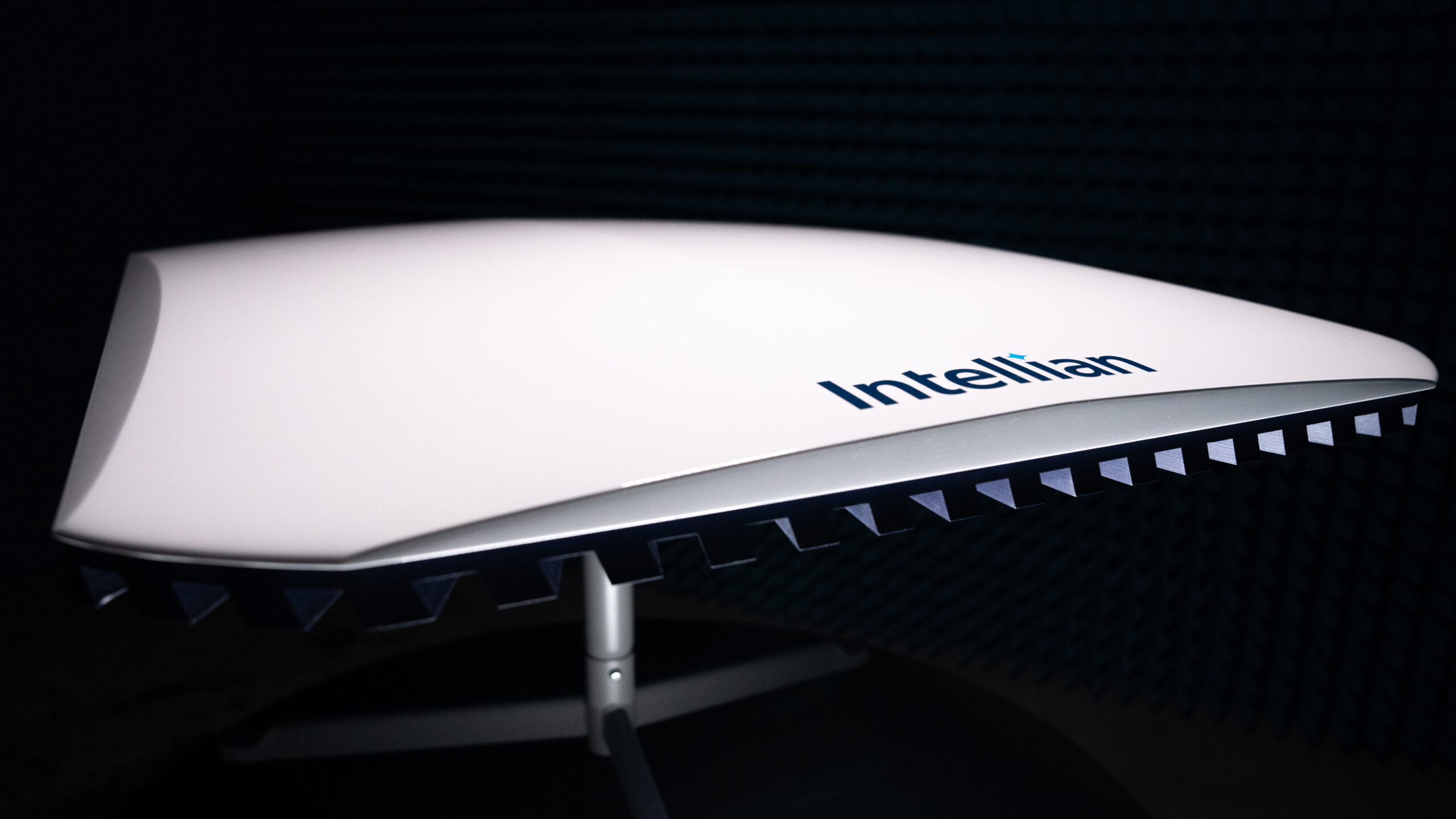 Intellian OW11FL - Anten Flat Panel Doanh Nghiệp Cho Eutelsat OneWeb LEO chính hãng